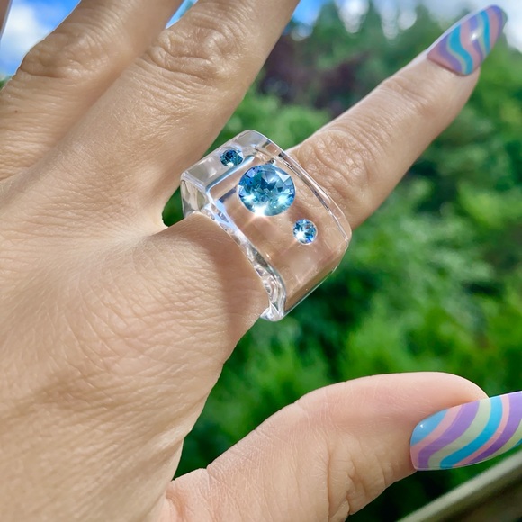 Women’s Blue Swarovski Crystal Lucite Cube Shape Ring, Chunky Statement Rings - Picture 7 of 9